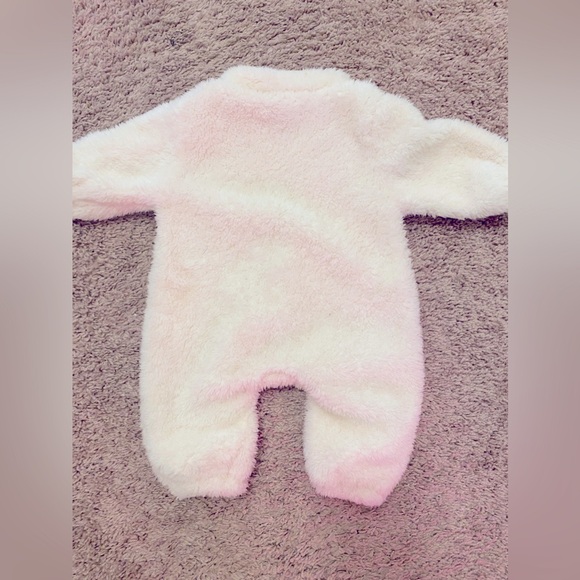 🚫SOLD🚫SOLD🚫NEWBORN FLEECE ONE PIECE Size 0 White with zipper front Warm - Picture 2 of 7